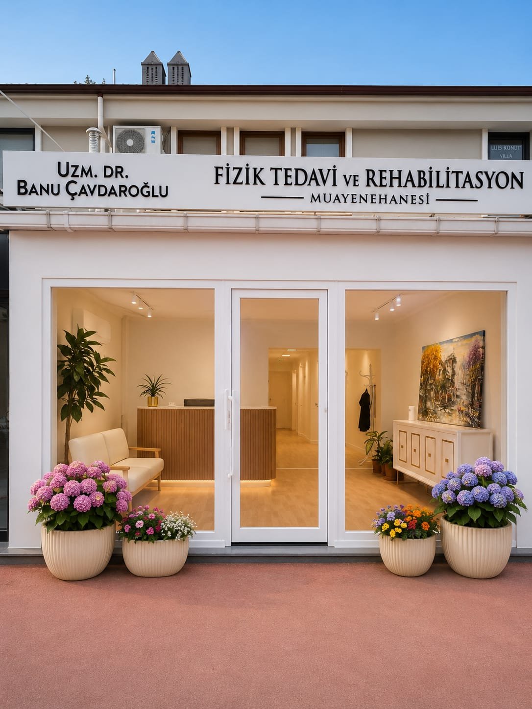 Muayenehane cephesi ve tabelası, akşam görünümü